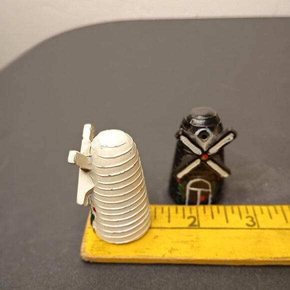 VTG Dutch Windmill Salt & Pepper Shakers Souvenir Of Caney Kansas Hand-Painted - Picture 7 of 15